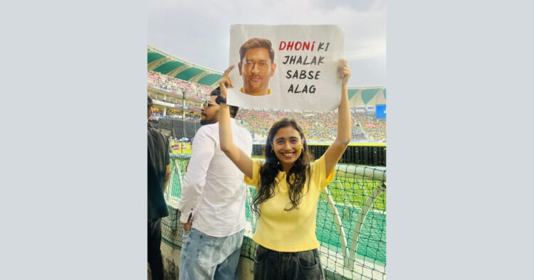 Thala Ki Jhalak Sabse Alag: Dhoni’s fans go wild with enthusiasm under the falling rain