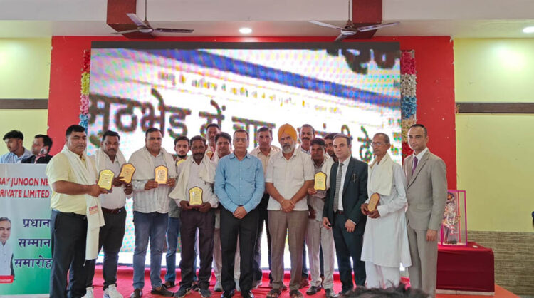 Successful organization of Pradhan Samman ceremony organized by Today Junoon, 433 Pradhan participated in Hasanpur